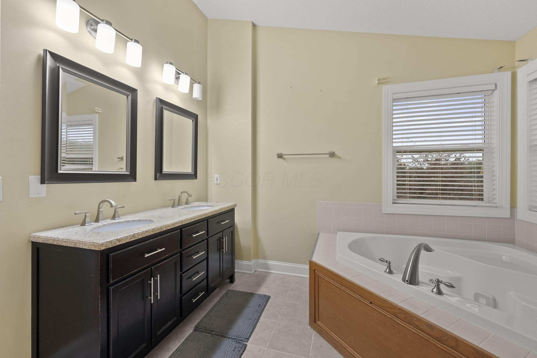 2586 Panhandle Road Delaware, OH 43015 - Photo 29 of 73 Primary Bathroom