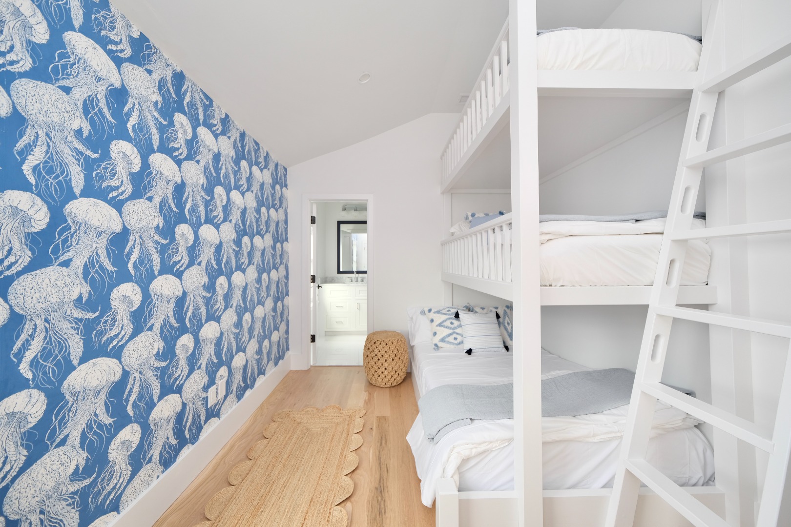 8 Walsh Street Nantucket, MA 02554 - Photo 27 of 34