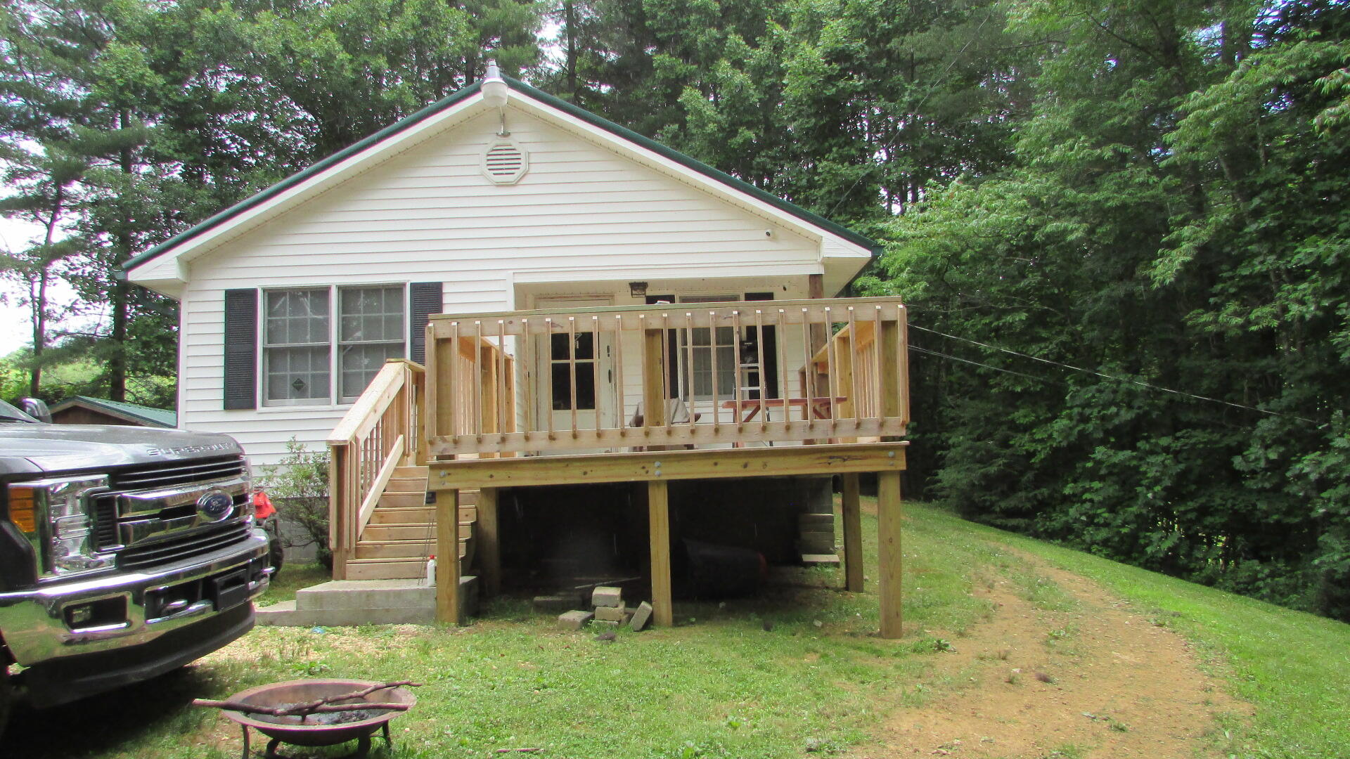 962 Fairview Road Hampton, TN 37658 - Photo 2 of 18 IMG_4602