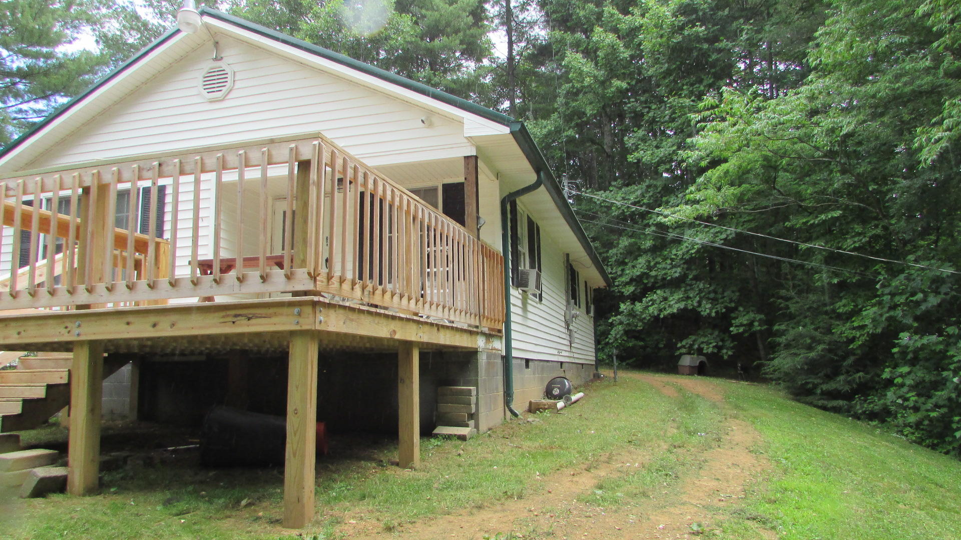 962 Fairview Road Hampton, TN 37658 - Photo 3 of 18 IMG_4604