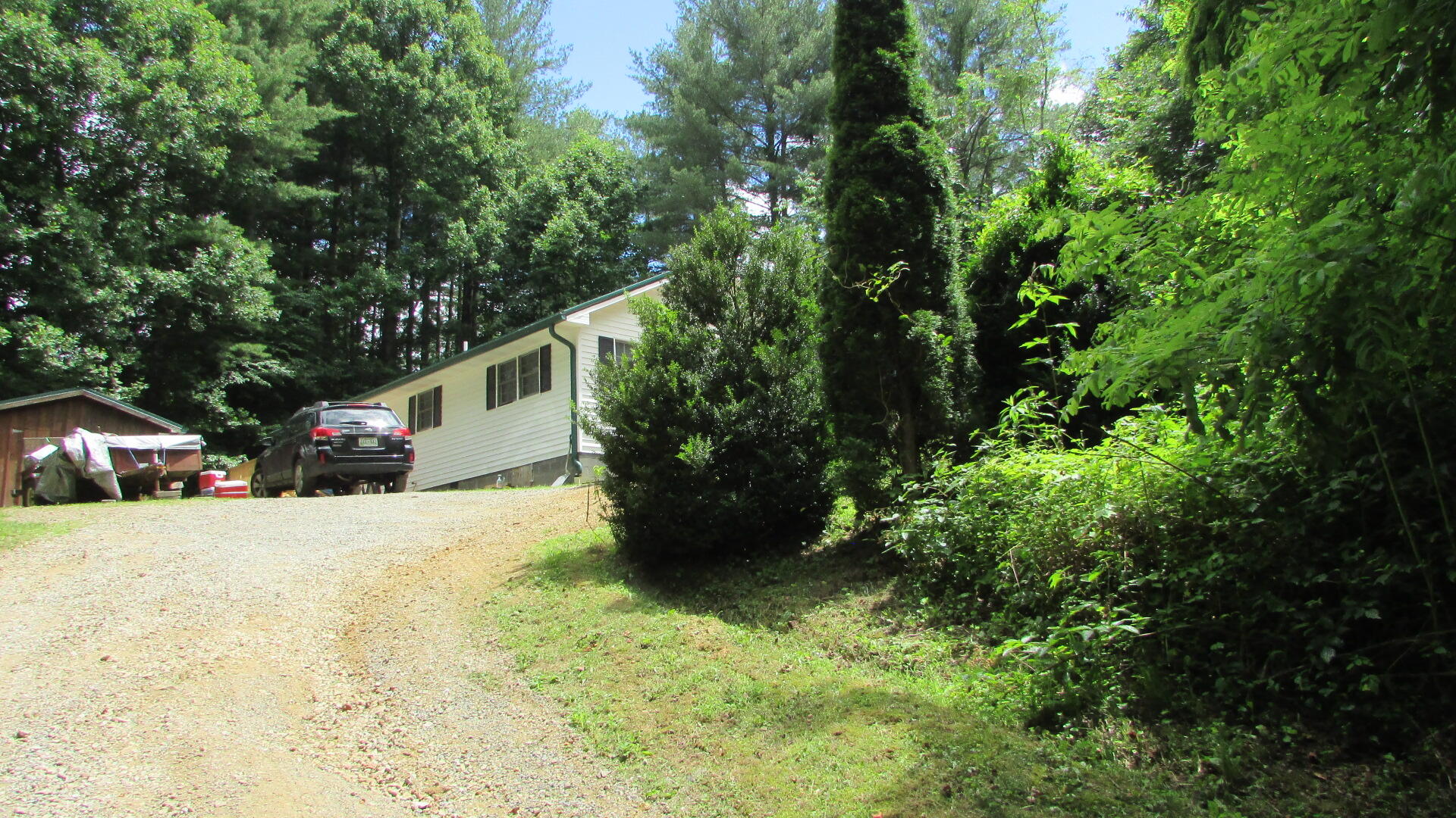 962 Fairview Road Hampton, TN 37658 - Photo 10 of 18 IMG_4611