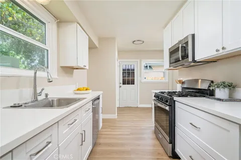 $899,000 | 7057 Babcock Avenue, North Hollywood, CA 91605