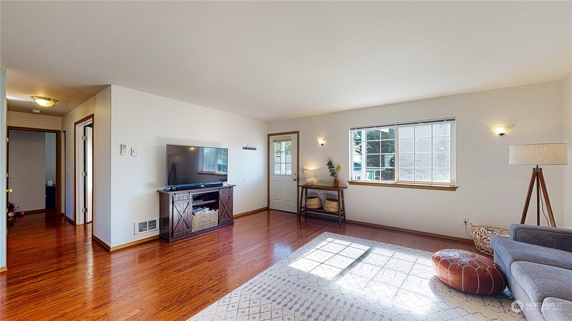 4875 Breezefair Road Freeland, WA 98249 - Photo 3 of 20 Gallery Image 3