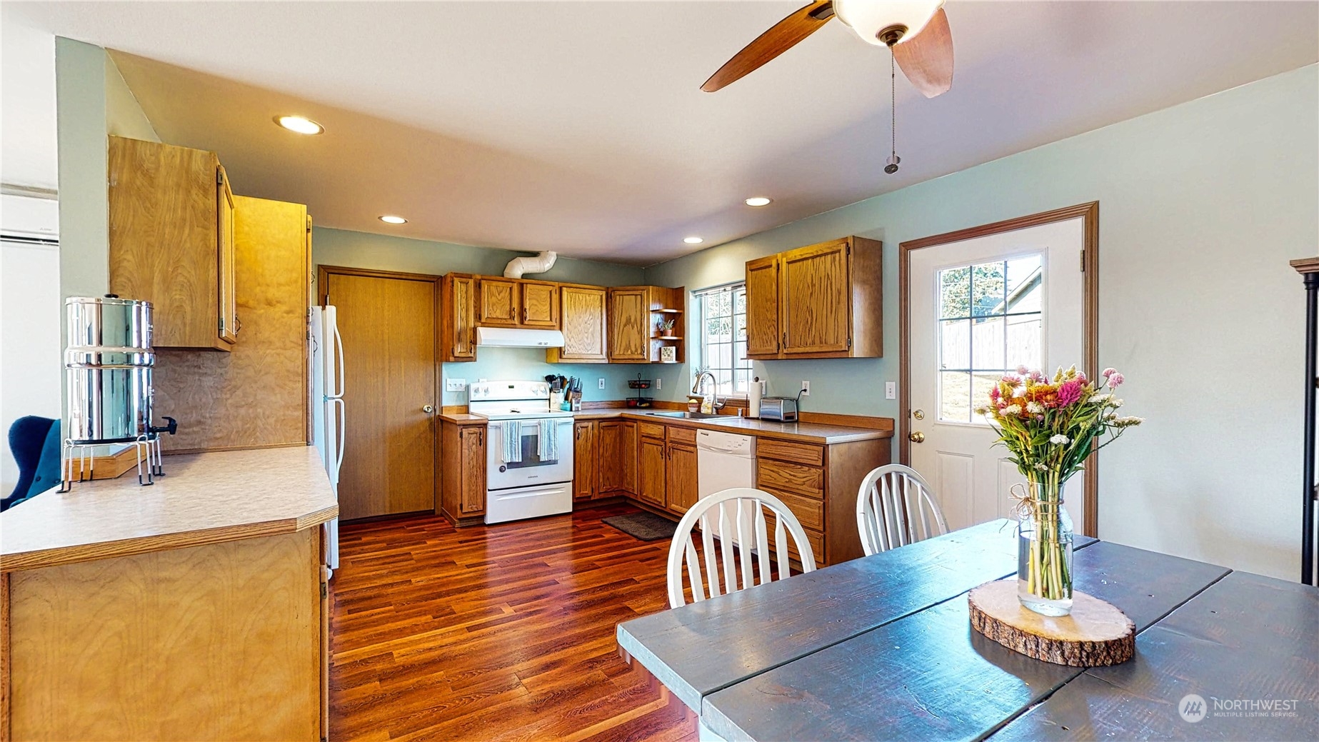 4875 Breezefair Road Freeland, WA 98249 - Photo 5 of 20 Gallery Image 5