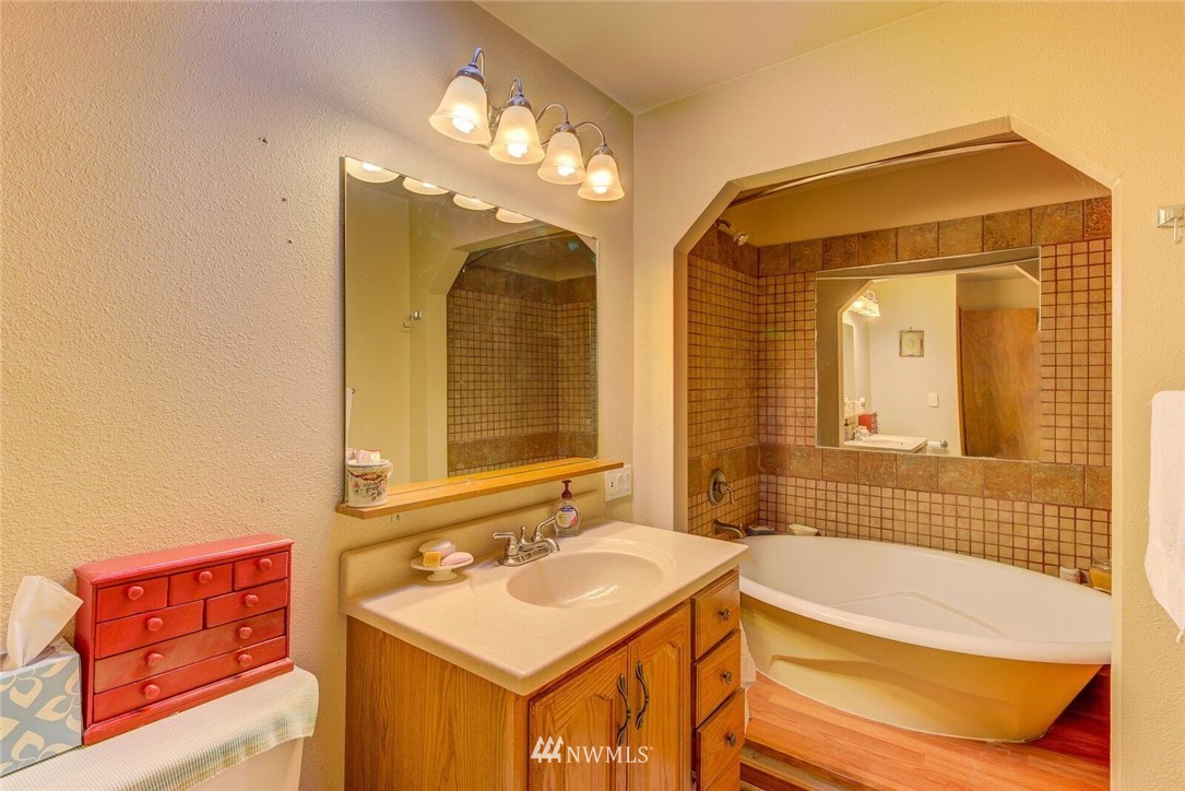 8146 Delphi Road Southwest Olympia, WA 98512 - Photo 13 of 21 Gallery Image 13