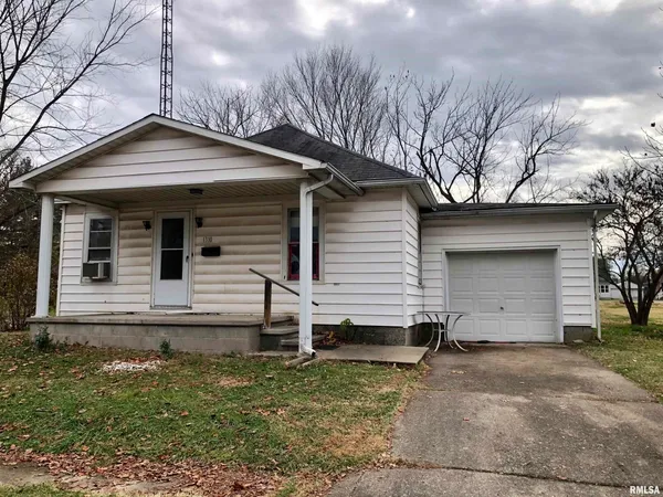 $49,900 | 1310 East Poplar Street, West Frankfort, IL 62896