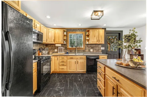 $499,000 | 33 Comikev Lane, Winterport, ME 04496