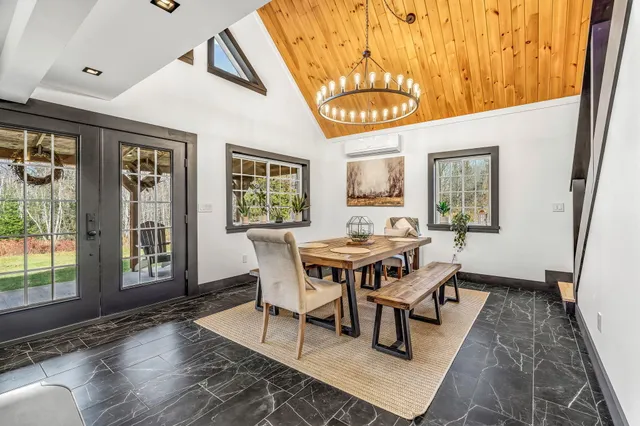 $525,000 | 33 Comikev Lane, Winterport, ME 04496