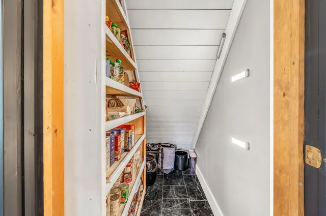 $525,000 | 33 Comikev Lane, Winterport, ME 04496