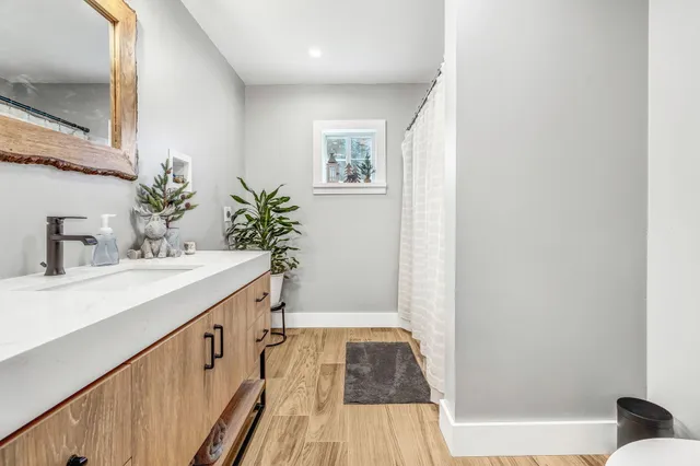 $525,000 | 33 Comikev Lane, Winterport, ME 04496