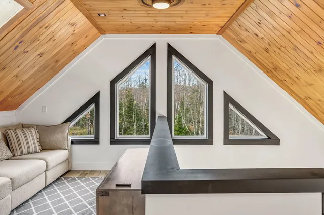 $525,000 | 33 Comikev Lane, Winterport, ME 04496