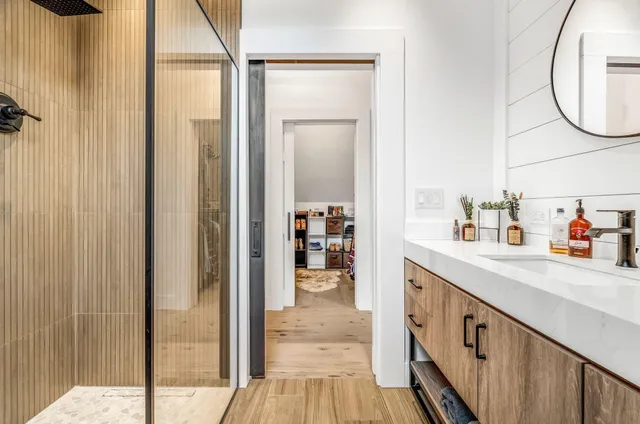 $525,000 | 33 Comikev Lane, Winterport, ME 04496