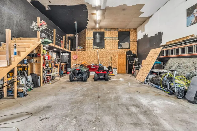 $525,000 | 33 Comikev Lane, Winterport, ME 04496