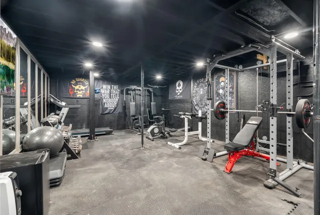 $525,000 | 33 Comikev Lane, Winterport, ME 04496