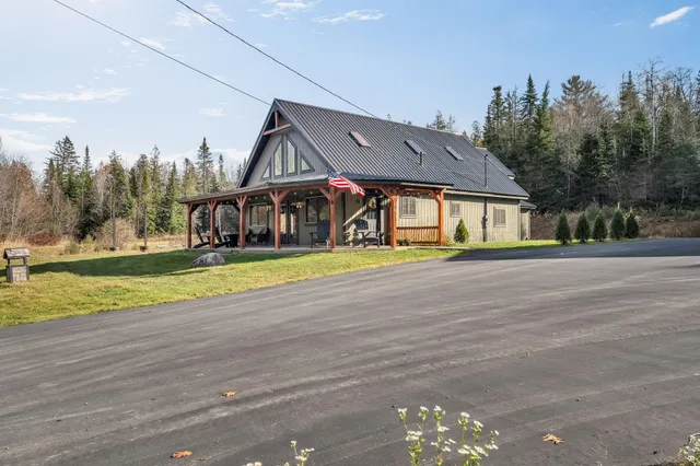 $525,000 | 33 Comikev Lane, Winterport, ME 04496