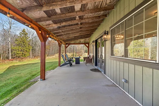 $525,000 | 33 Comikev Lane, Winterport, ME 04496