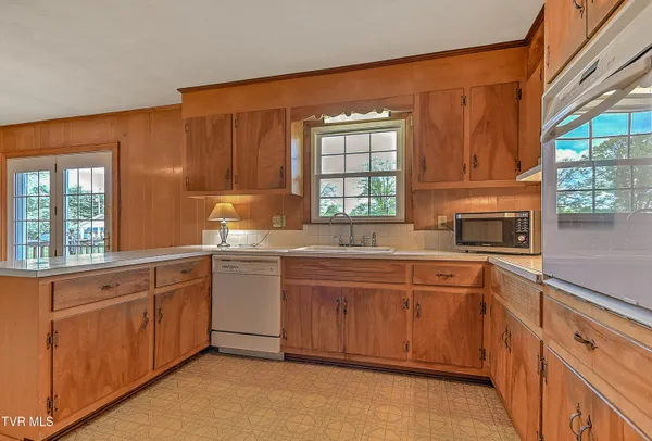 $309,900 | 879 Wayne Avenue Northeast, Abingdon, VA 24210