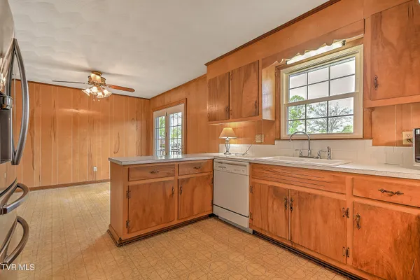 $309,900 | 879 Wayne Avenue Northeast, Abingdon, VA 24210