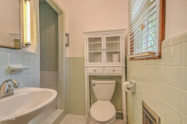 $309,900 | 879 Wayne Avenue Northeast, Abingdon, VA 24210