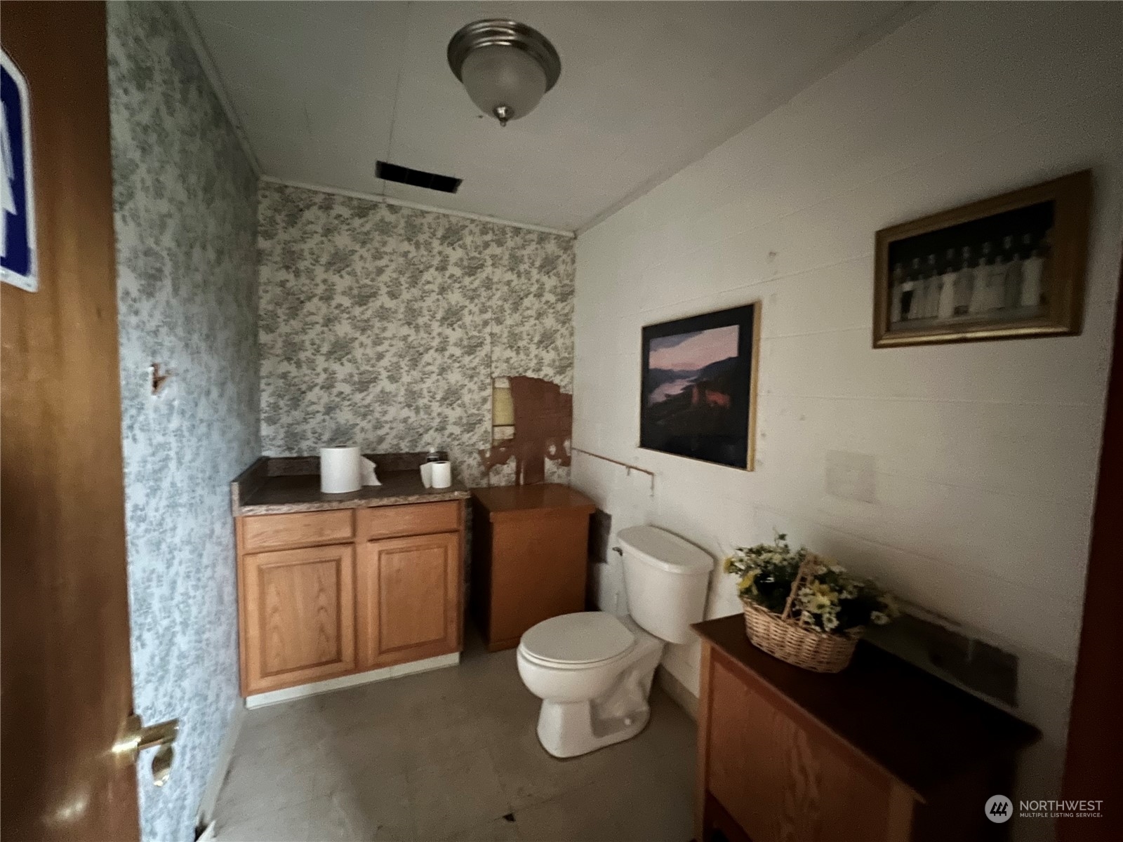 3803 Northeast 199th Street Ridgefield, WA 98642 - Photo 16 of 22 a bathroom with a toilet a sink and mirror
