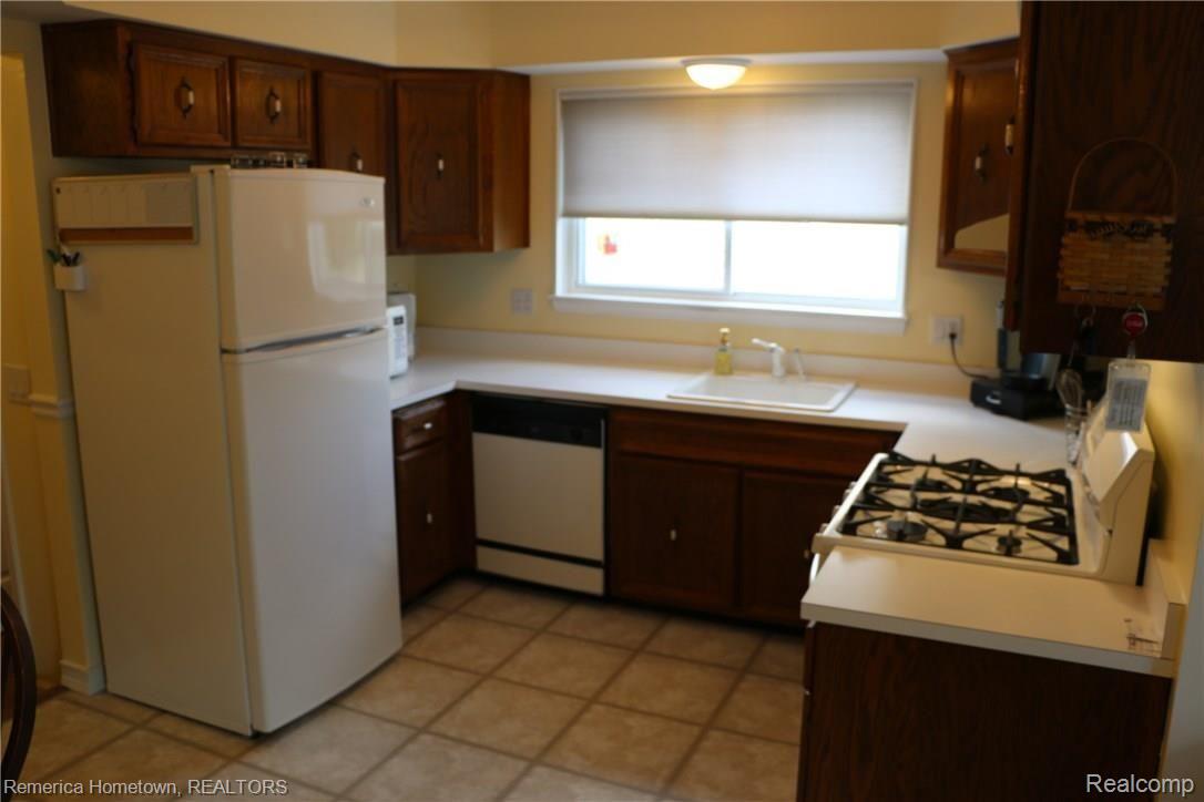 44299 Arlington Road Canton, MI 48187 - Photo 6 of 22 IMG_4585.JPG