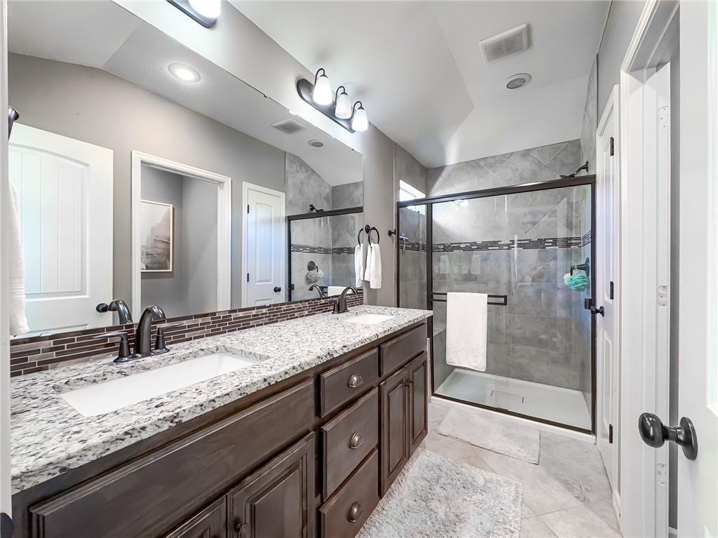 904 Southwest 35 Street Lee's Summit, MO 64082 - Photo 12 of 20