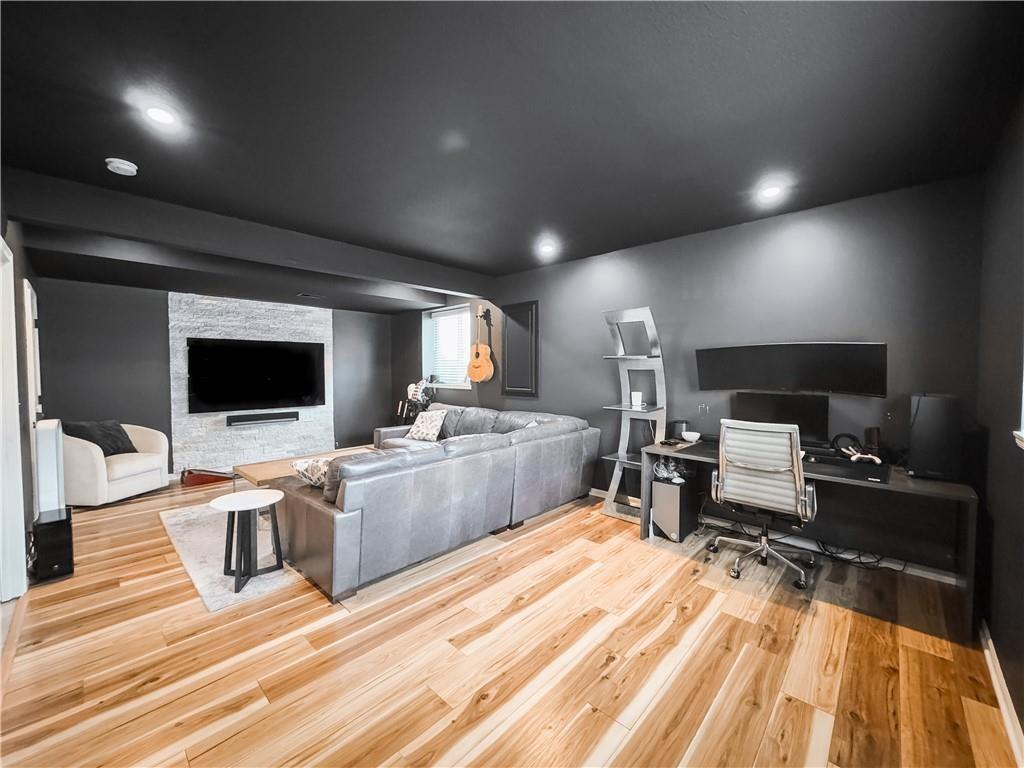 904 Southwest 35 Street Lee's Summit, MO 64082 - Photo 17 of 20