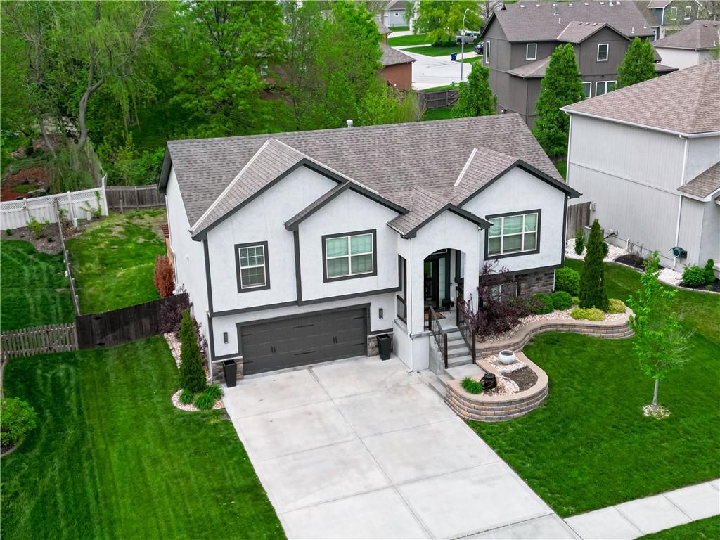 904 Southwest 35 Street Lee's Summit, MO 64082 - Photo 3 of 20