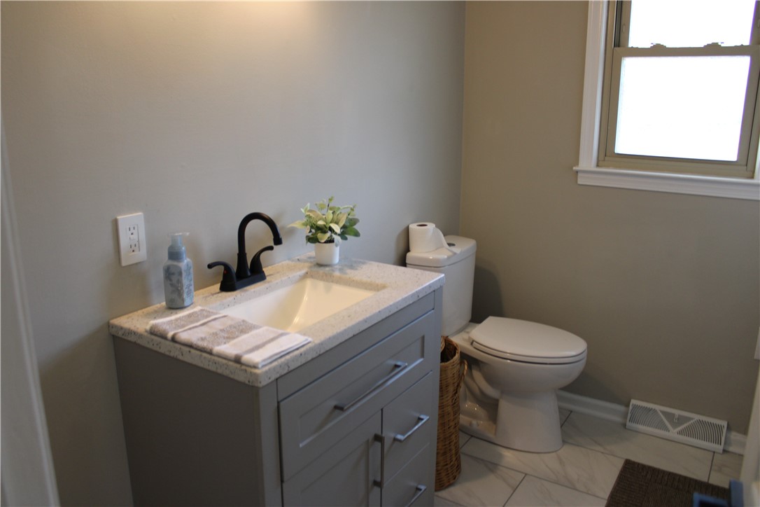 620 Fairmont Road Anderson, SC 29621 - Photo 9 of 21 Hall Bathroom