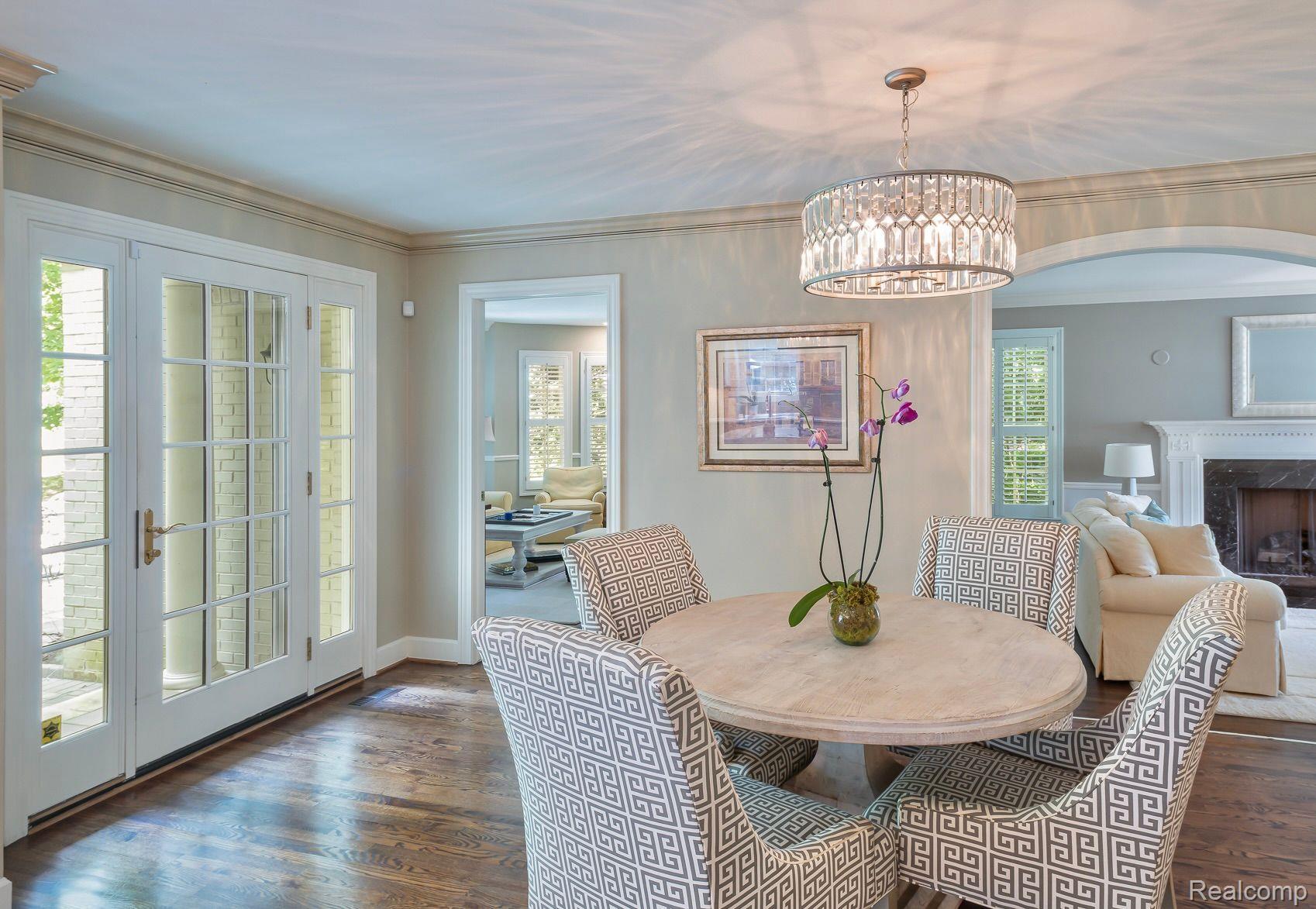 825 North Valley Chase Road Bloomfield Hills, MI 48304 - Photo 12 of 38 Breakfast Area With Door To Patio