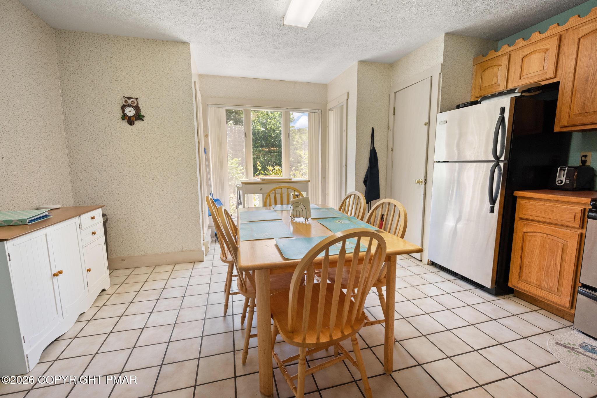 525 Rondaxe Lane Pocono Pines, PA 18350 - Photo 11 of 33 Kitchen