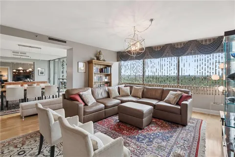 $849,000 | 700 Park Regency Place Northeast, Unit 1501, Atlanta, GA 30326