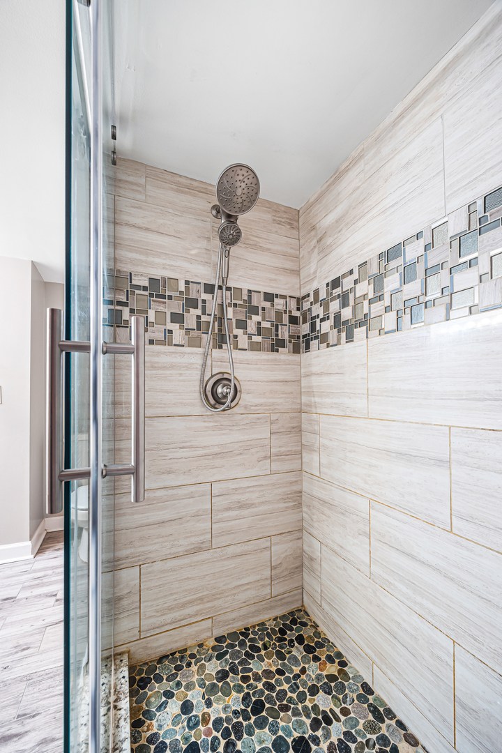 1226 Chalet Road, Unit 2102 Naperville, IL 60563 - Photo 18 of 28 a bathroom with a shower