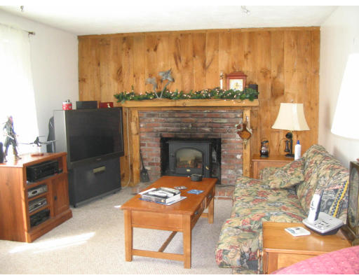 7 Spring Valley Drive Walpole, MA 02081 - Photo 3 of 15 Gallery Image 3