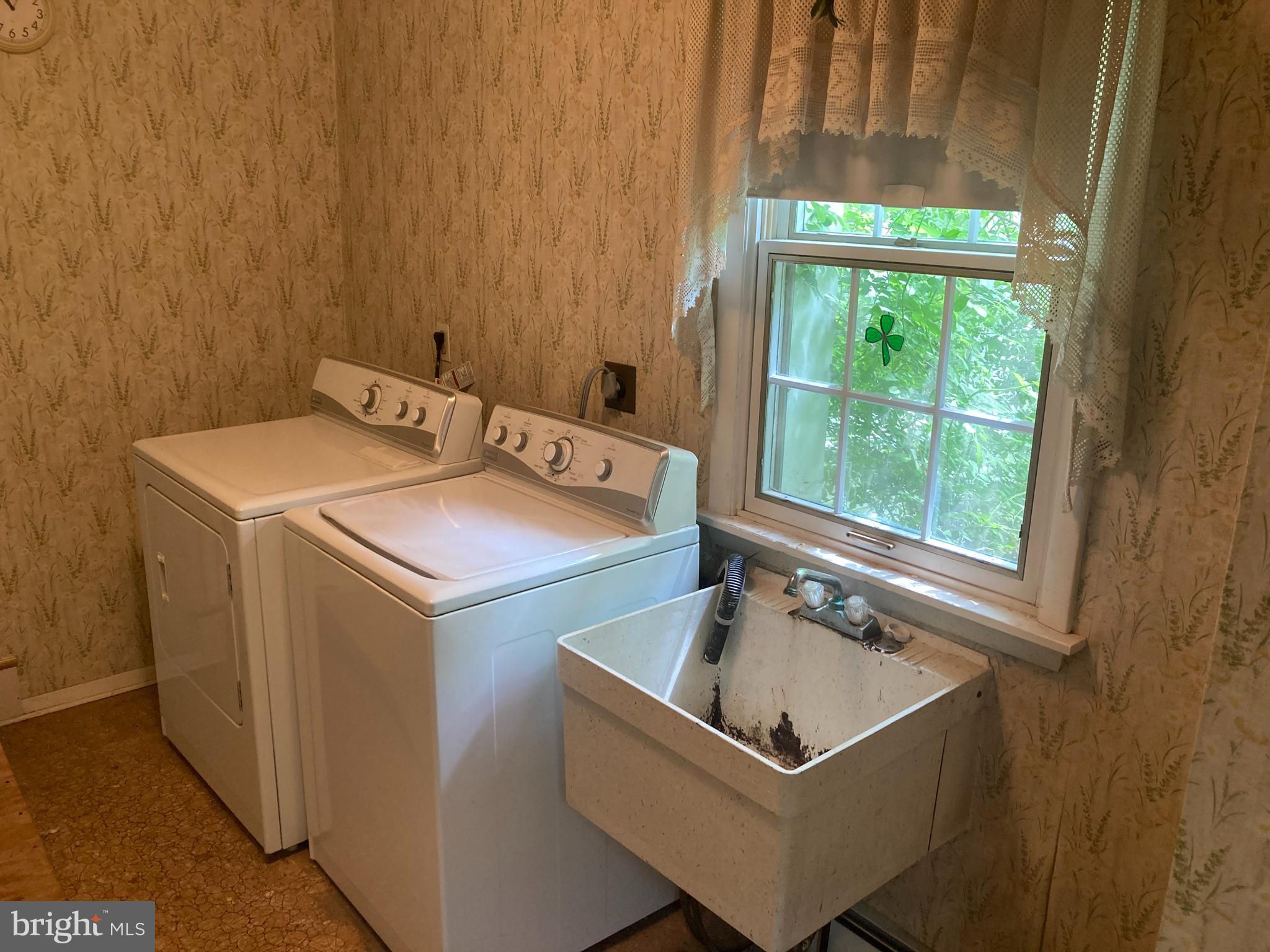 580 Jacksonville Road Warminster, PA 18974 - Photo 9 of 20 a utility room with dryer and washer