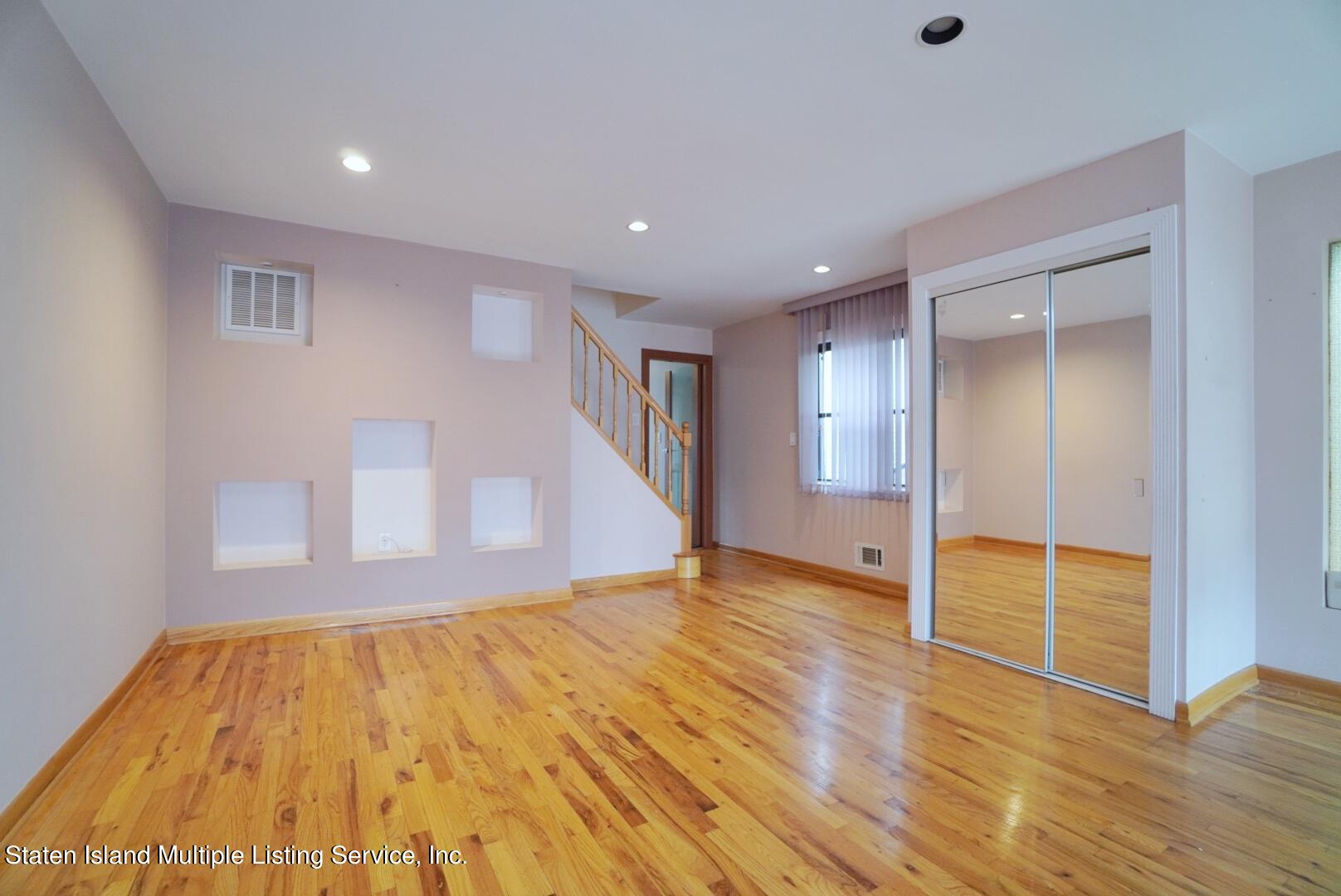 41 Rome Avenue Staten Island, NY 10304 - Photo 5 of 24 (5) DINING ROOM