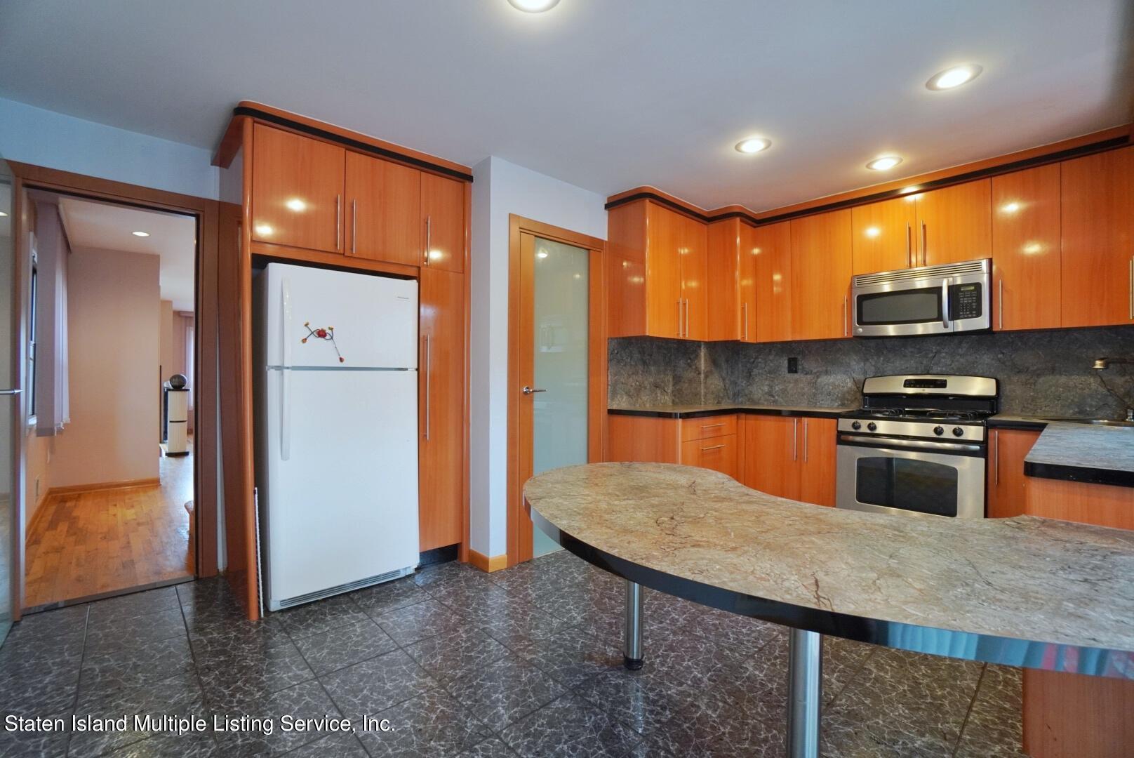 41 Rome Avenue Staten Island, NY 10304 - Photo 6 of 24 (6) KITCHEN