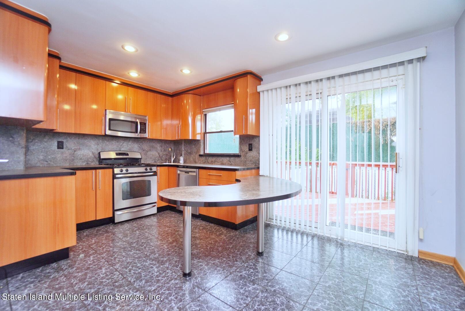 41 Rome Avenue Staten Island, NY 10304 - Photo 8 of 24 (8) KITCHEN
