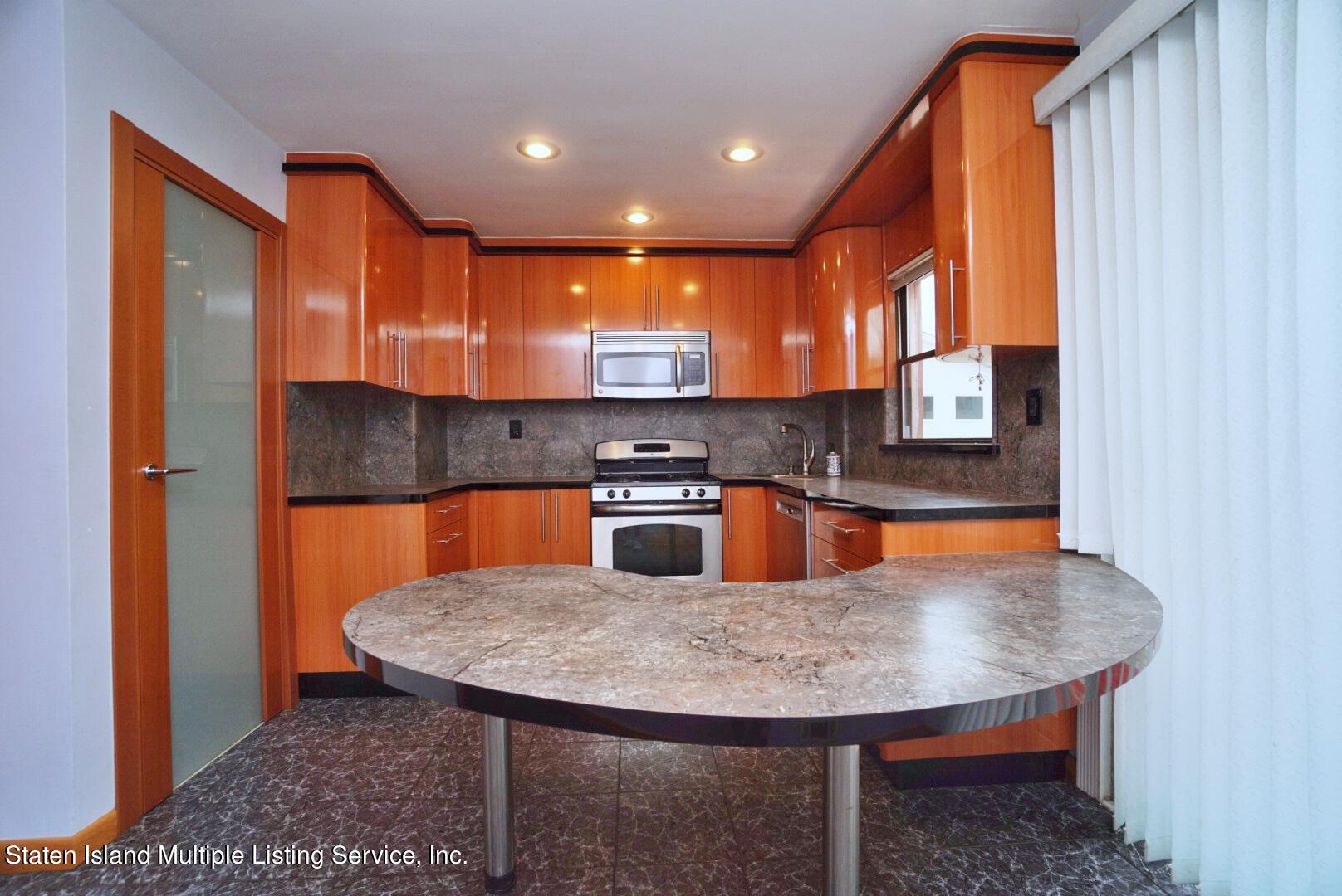 41 Rome Avenue Staten Island, NY 10304 - Photo 9 of 24 (9) KITCHEN