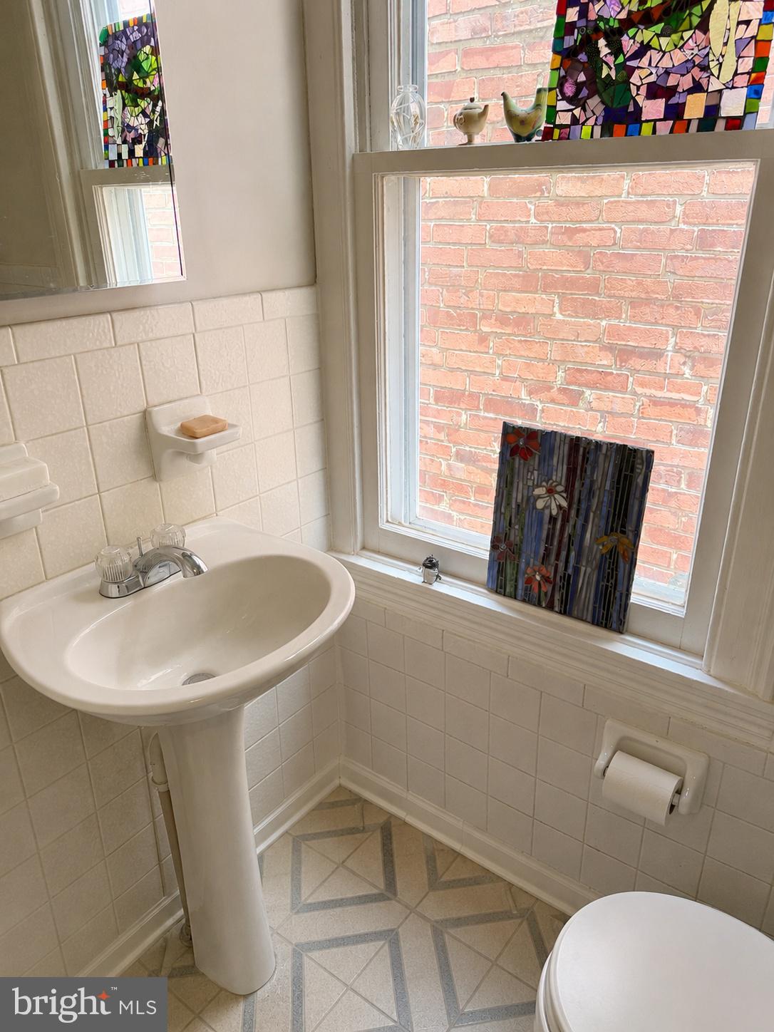 327 East 3rd Street Frederick, MD 21701 - Photo 18 of 26 2nd level full bathroom