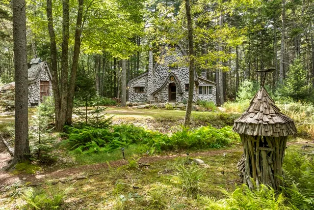 $530,000 | 12 River View Drive, Boothbay, ME 04537