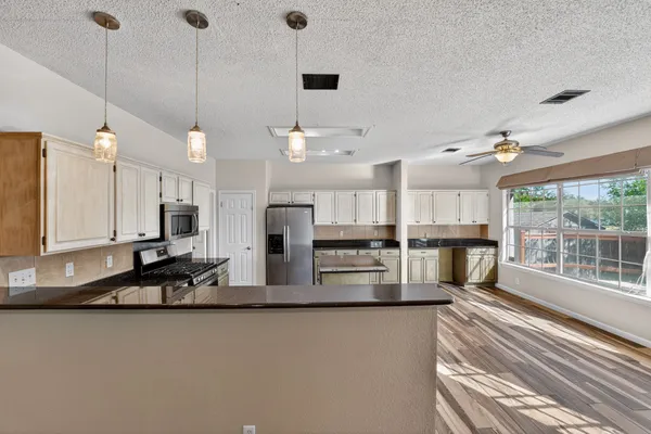 $2,395 | 1009 Oaklands Drive, Round Rock, TX 78681