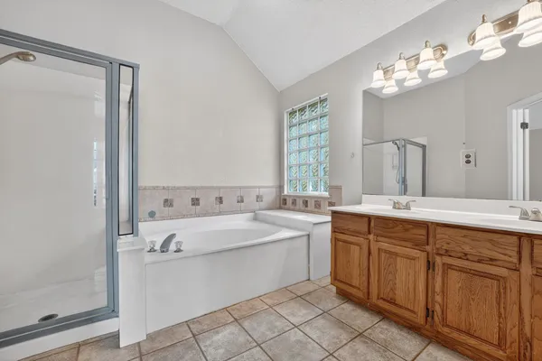 $2,395 | 1009 Oaklands Drive, Round Rock, TX 78681