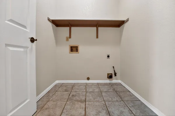 $2,395 | 1009 Oaklands Drive, Round Rock, TX 78681