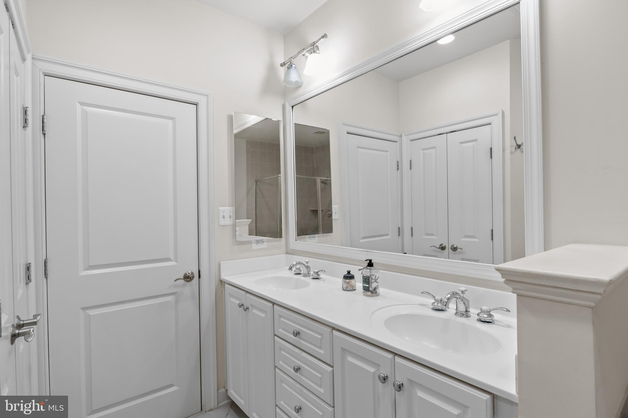 419 Princess Street Alexandria, VA 22314 - Photo 19 of 44 a bathroom with 2 sink and a mirror