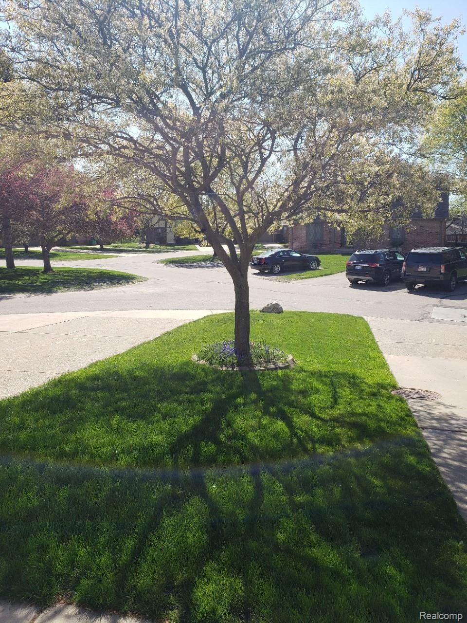 1903 Allenway Court, Unit 98 Rochester, MI 48309 - Photo 14 of 27 20210425_160618.jpg