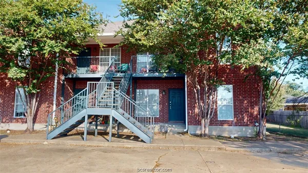 $1,150 | 1513 Hollow Hill Drive, Unit B, Bryan, TX 77802