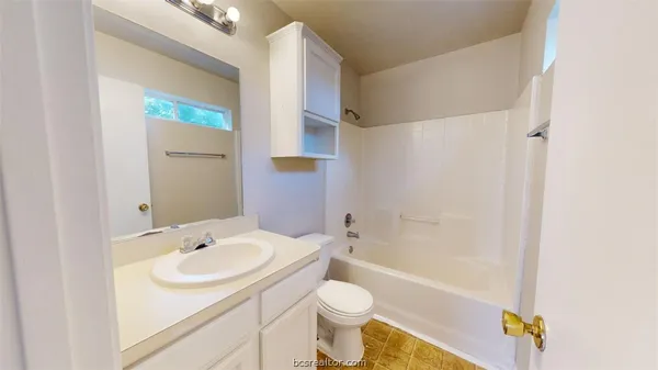 $1,150 | 1513 Hollow Hill Drive, Unit B, Bryan, TX 77802