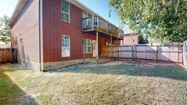 $1,150 | 1513 Hollow Hill Drive, Unit B, Bryan, TX 77802