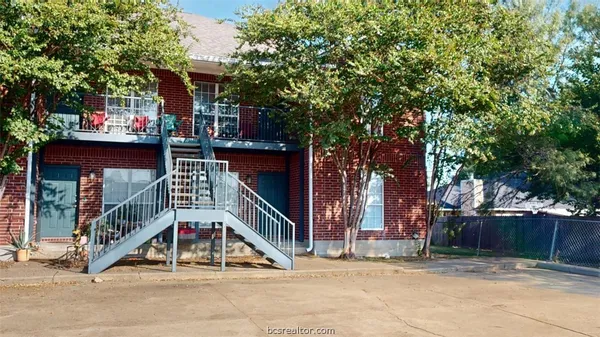 $1,150 | 1513 Hollow Hill Drive, Unit B, Bryan, TX 77802